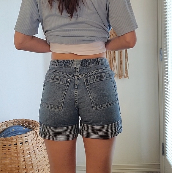 ☆Vintage GAP shorts w/ blue strips☆ - Picture 4 of 12